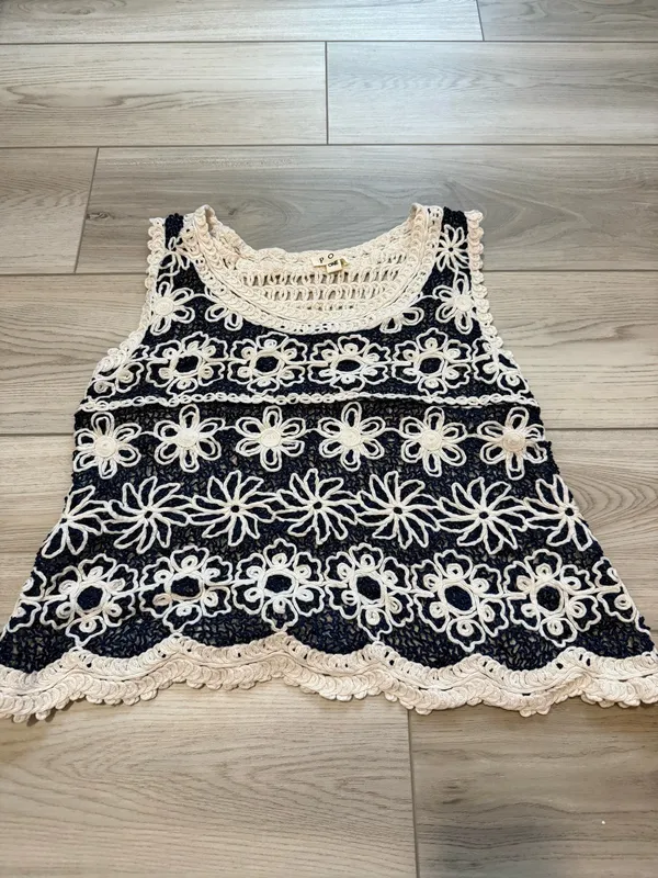 POL Round Neck Sleeveless Floral Pattern Crochet Top Blue - Image 4