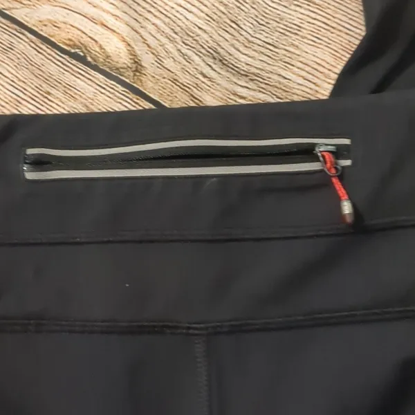 Lululemon black cropped leggings size 8 - Image 4