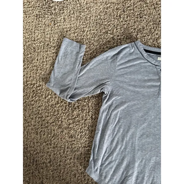 Anne‎ Klein Women's Light Blue Long Sleeve V-Neck Tee Size Small - Image 4