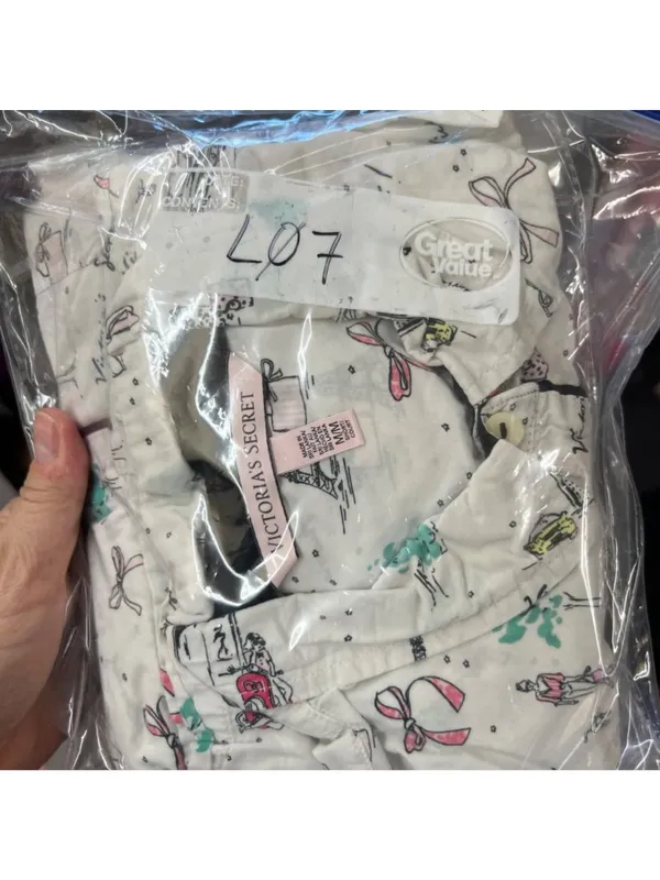 Victorias Secret Travel Paris London Print Pajamas Size Medium White Multicolor - Image 15