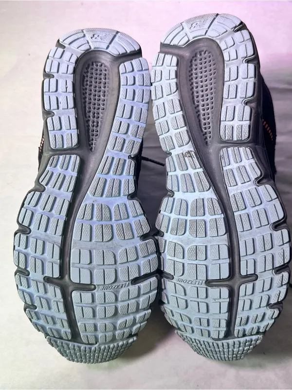 New Balance Black Sneakers with Light Blue Accents - Image 8