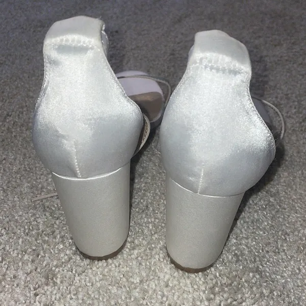 Dream Paris white satin shoes block heels 8.5 - Image 3