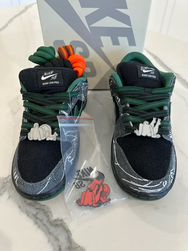 Nike SB Dunk Low Sneakers - Image 2