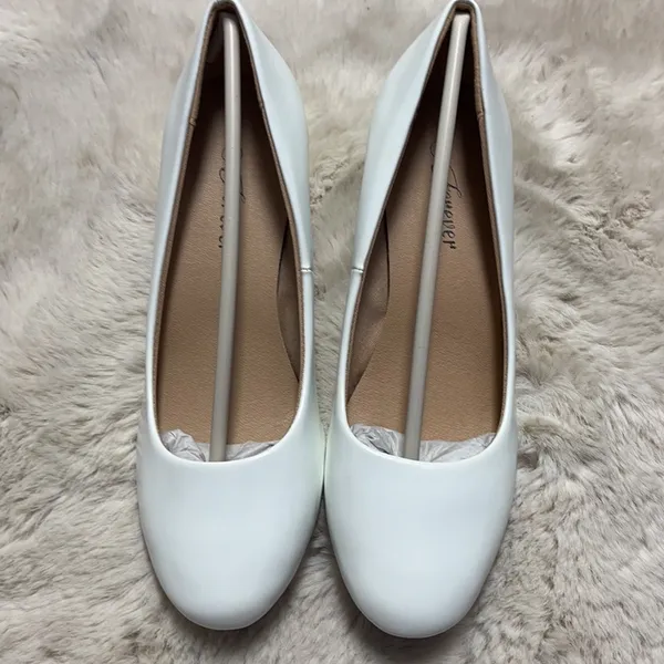 Forever 21 White Heels Size 6 - Image 2