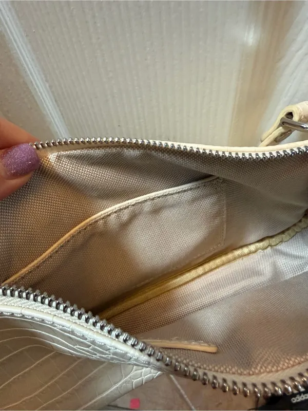 JW Pei Croc-Embossed Cream Shoulder Bag with Detachable Strap - Image 4