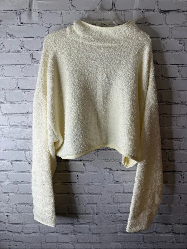 NWT skims fuzzy cream colored crop sweat shirt - Image 4