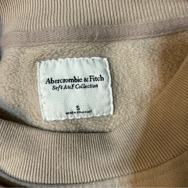 Abercrombie & Fitch The Hamptons Sport Club Crewneck Cropped Sweatshirt Small - Image 5