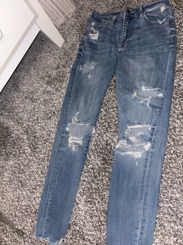 American Eagle high waisted ripped jegging - Image 3