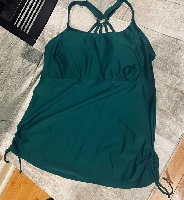 These high neck tankini tops feature with adjustable neck tunnel and straps - Image 4