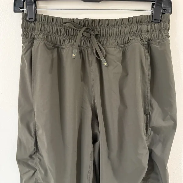 Aritzia Golden MoveTech Kinetic Joggers Womens Small Green Midrise Athletic Pant - Image 4
