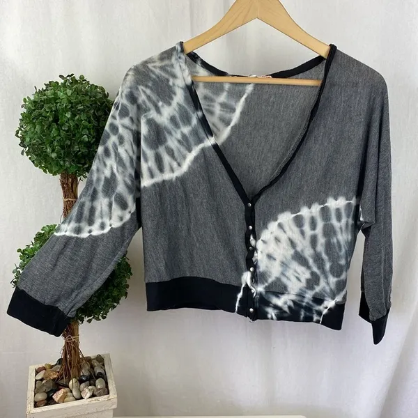 Young Fabulous and Broke Gray Cropped Button Front Tie Dye Long Sleeve Top L - Image 2