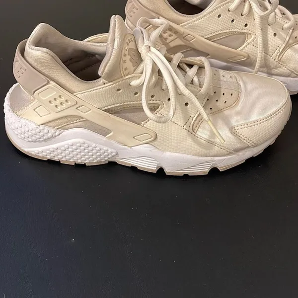 Nike Air Huaraches‎ Sneakers. Size 7.5 Cream - Image 4