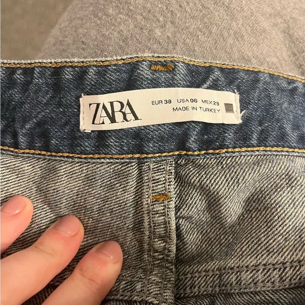 Zara Distressed Boyfriend Jeans - Image 4