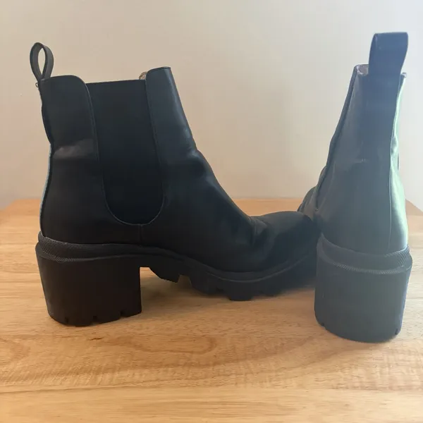 Steve Madden Amulet AMUL01S1‎ Women's Size 7.5 Lug Sole Boots Black Chelsea - Image 6