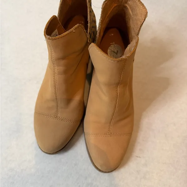 TOMS Tan Leather & Cheetah Print Ankle Boots Block Heel Size 7 - Image 6