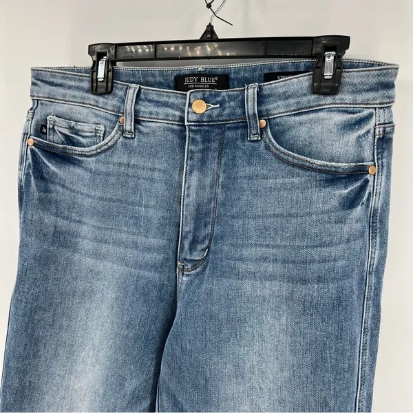 Judy blue size 32 straight jeans - Image 2