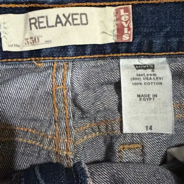 Late Y2K / Early 2000s Vintage Levi's 550 Relaxed Fit Jorts. Woman December 2006 - Image 4