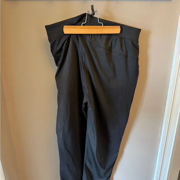 Quilted Black Women's Joggers Size XL - Image 4