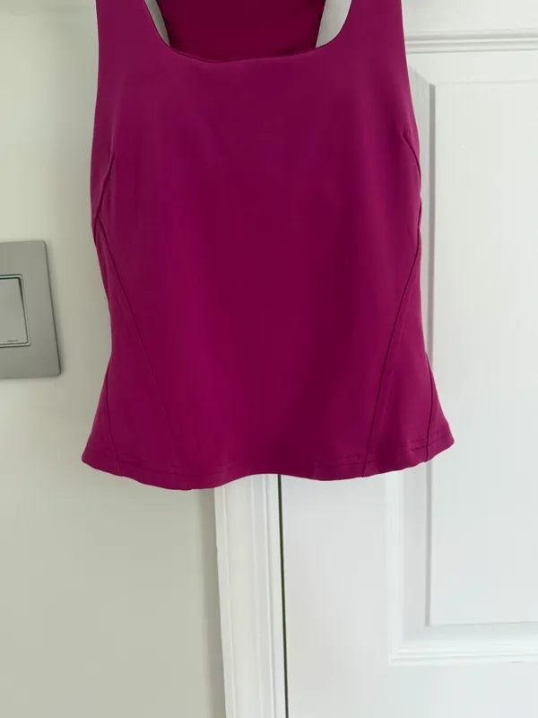 Lululemon Women's InStill Tank Top Magenta With Pads Size 2 W1DC2S Yoga Workout - Image 3