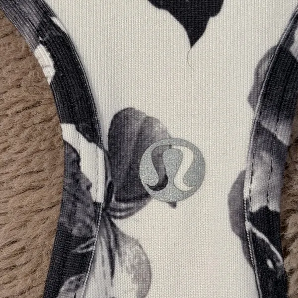 Lululemon cool racerback tank top size 8 - Image 5