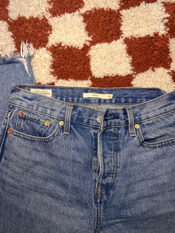 Levi’s Wedgie Fit Jeans - Image 2