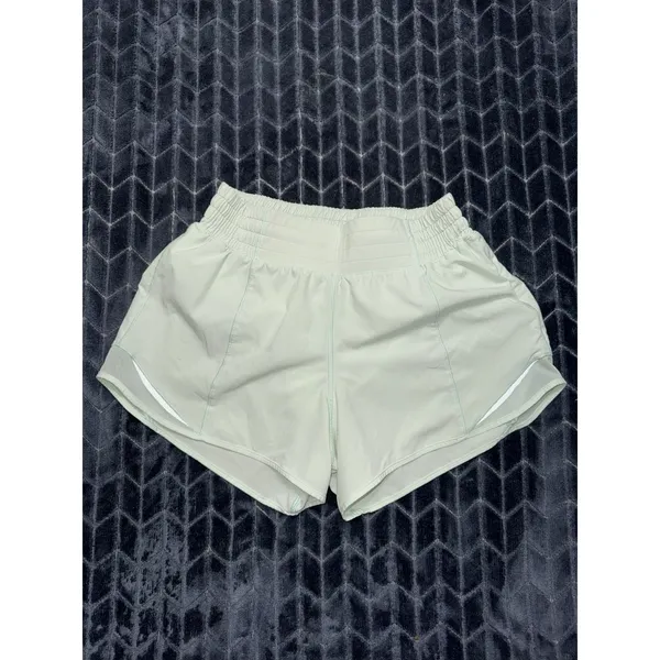 Lululemon Women Hotty Hot High Rise Lined Short Light Green Size 6 - Image 5