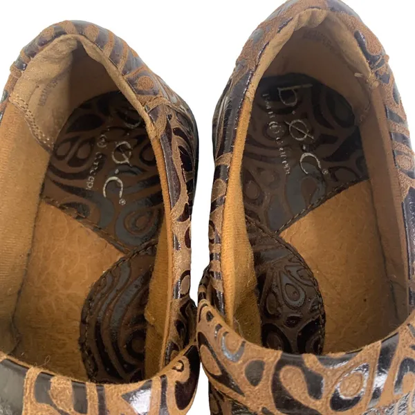 Born BOC Peggy Clogs Women Size 6.5 M Brown‎ Tooled Leather Suede Embossed Shoes - Image 7