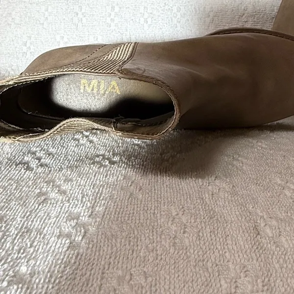 MIA Stylish Tan Ankle Boots for Women - Image 5