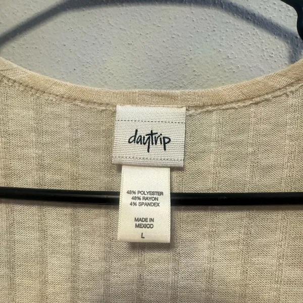 Day trip long cardigan, never worn.. size large - Image 4
