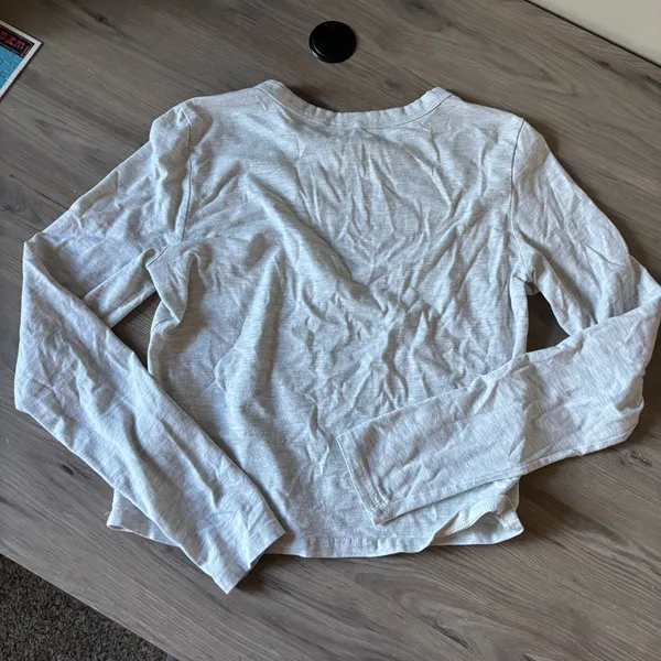 H&M Divided Basic Grey Cropped Long sleeve  - Image 3