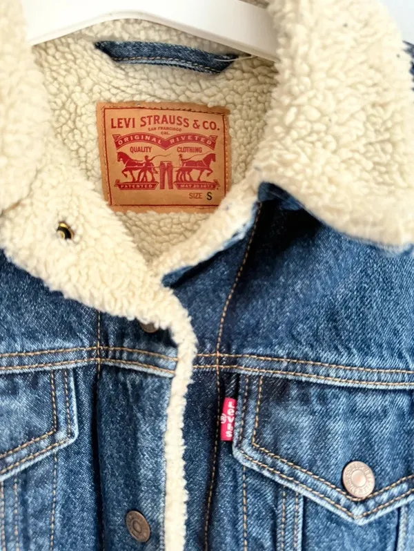Levi’s Original Sherpa Trucker Denim Jacket Women’s Small - Image 3