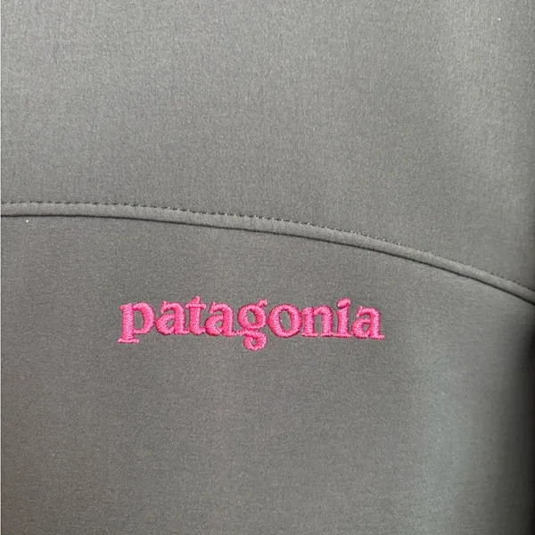 Patagonia Women's Gray and Pink Ski Jacket - Image 2