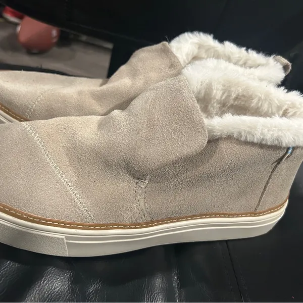 Toms Cream Furry Lined Shoes - Image 11