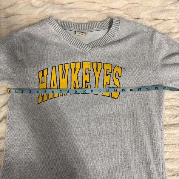UGApparel Hawkeyes V‎ Neck Gray Sweatshirt Pullover Womens Size Large - Image 8
