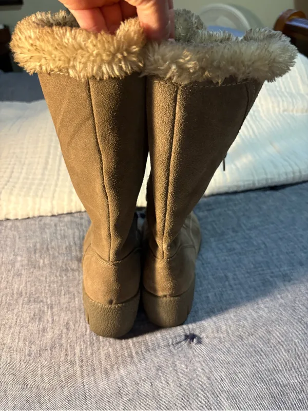 Sporty Millie Stone Suede women’s size 6.5 - Image 4