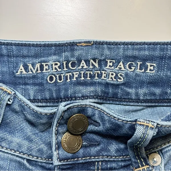 American Eagle Outfitters Light Wash Super Stretch Artist Crop - Size: 6 - Image 4