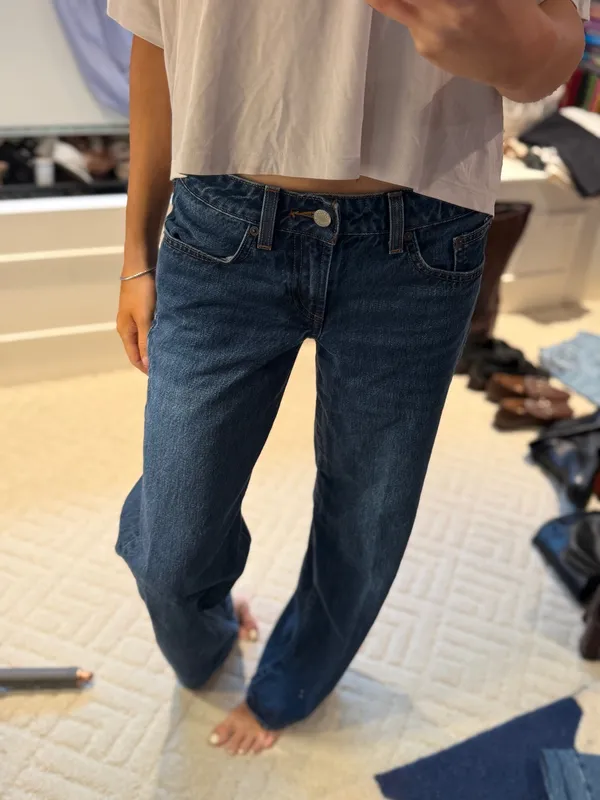 Aritzia Denim Forum ’90s Ultra Lo-Rise Baggy Jean Dark Blue Size 24 - Image 2