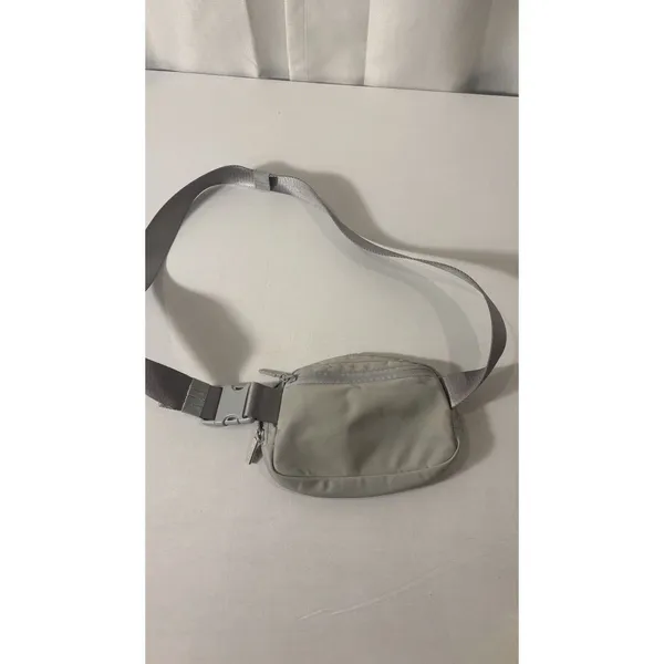 Lululemon Belt Bag Womens One Size Gray Everywhere Crossbody Fanny Pack Nylon‎ - Image 5