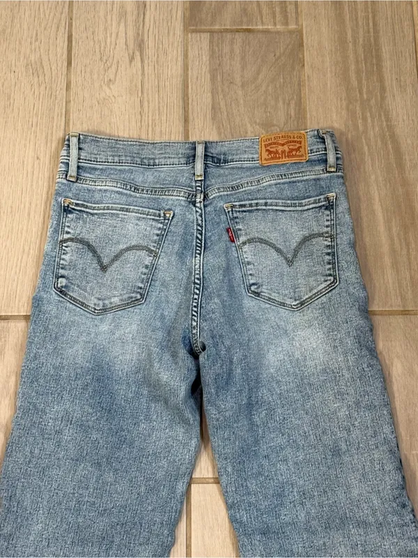 Levi’s 314 Straight-Leg Light Blue Jeans for Women — - Image 7