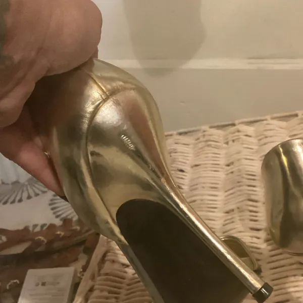 Gucci Gold Heeled Sandals - Image 5
