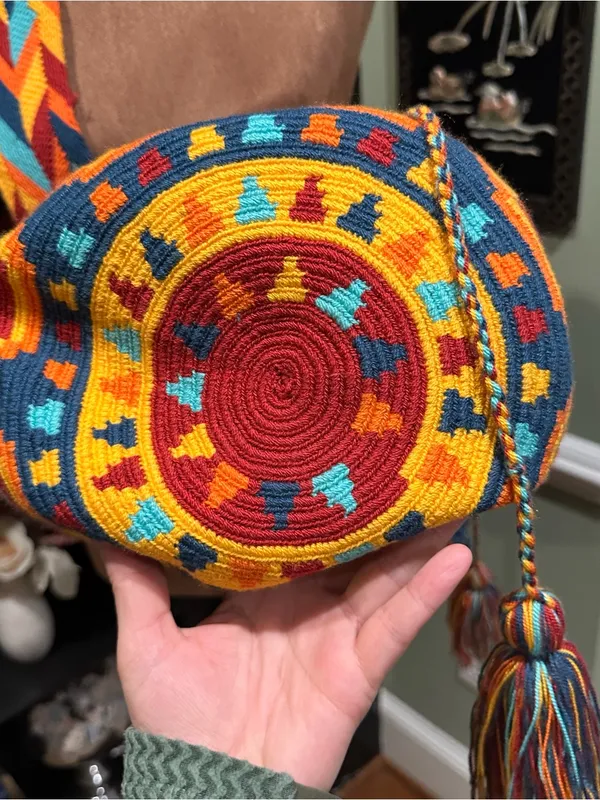 Handcrafted Wayuu Mochila Shoulder Bag – Colorful Geometric Pattern - Image 7