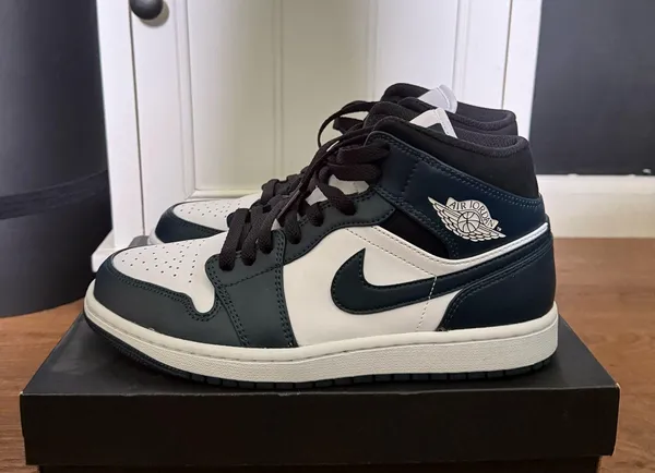 Air Jordan 1 Mid Nike Men’s - Image 3