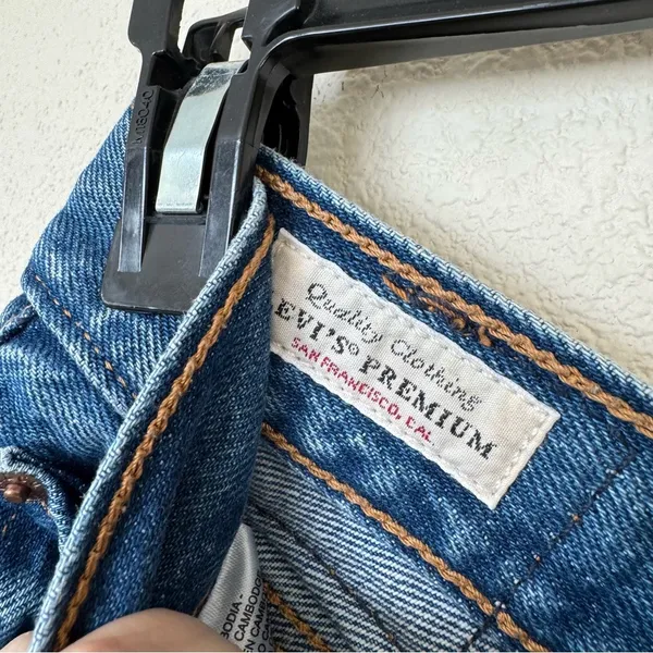 Levi's NWOT wedgie straight ripped jeans size 31 - Image 4