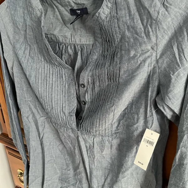 NWT gap shirt - Image 2