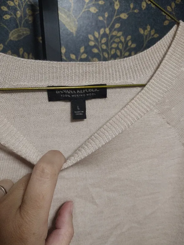 Banana Republic Light Beige/Pink Merino Wool Crewneck Sweater - Image 3