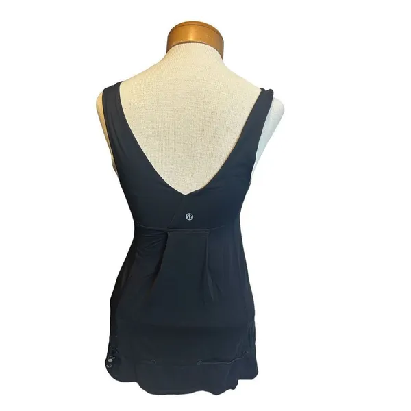 Lululemon Run Tame Tank with Drawstring size 4 - Image 3