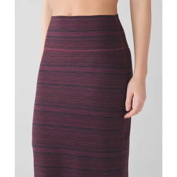 Lululemon Tube And From Skirt Cyber Red Grape Bordeaux Drama Size 6 - Image 5