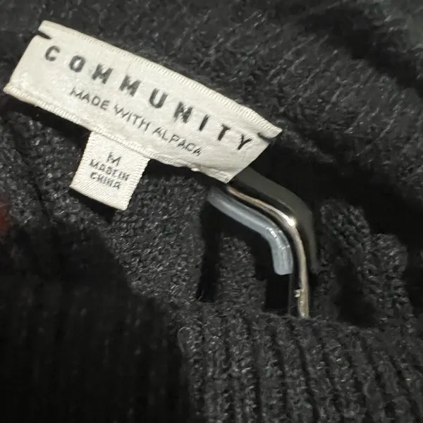 Aritzia Community black turtleneck made with Alpaca fall cozy size medium - Image 3