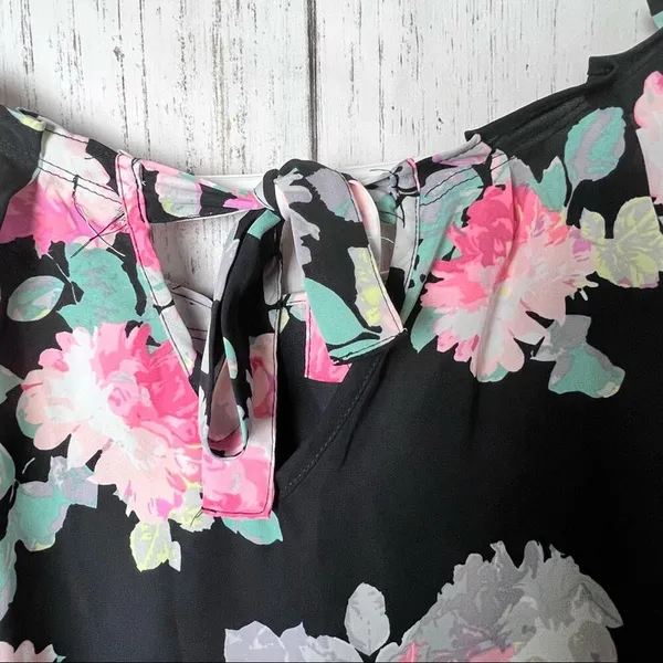 Lauren Conrad Women's Floral Print Tie Back Pleated Neck Blouse Sz M - Image 7