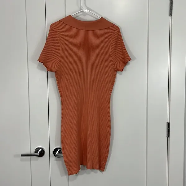 Abercrombie and Fitch Large Orange V-Neckline Ribbed Short Sleeve Sweater Dress - Image 10